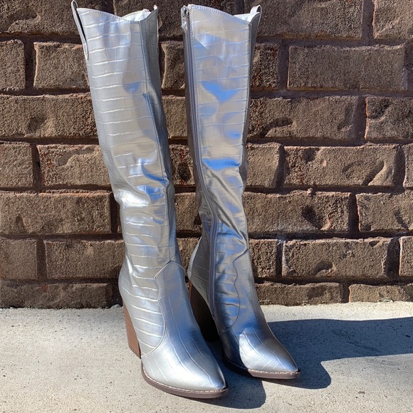 NEW IN BOX Silver Snake Print Cowgirl Boots🤠🎶 - Picture 3 of 7